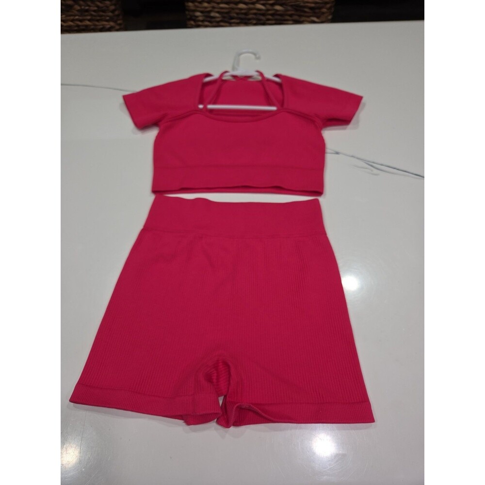 NWOT Small Women’s Workout Set Hot Pink Cropped Tee And Shorts B24